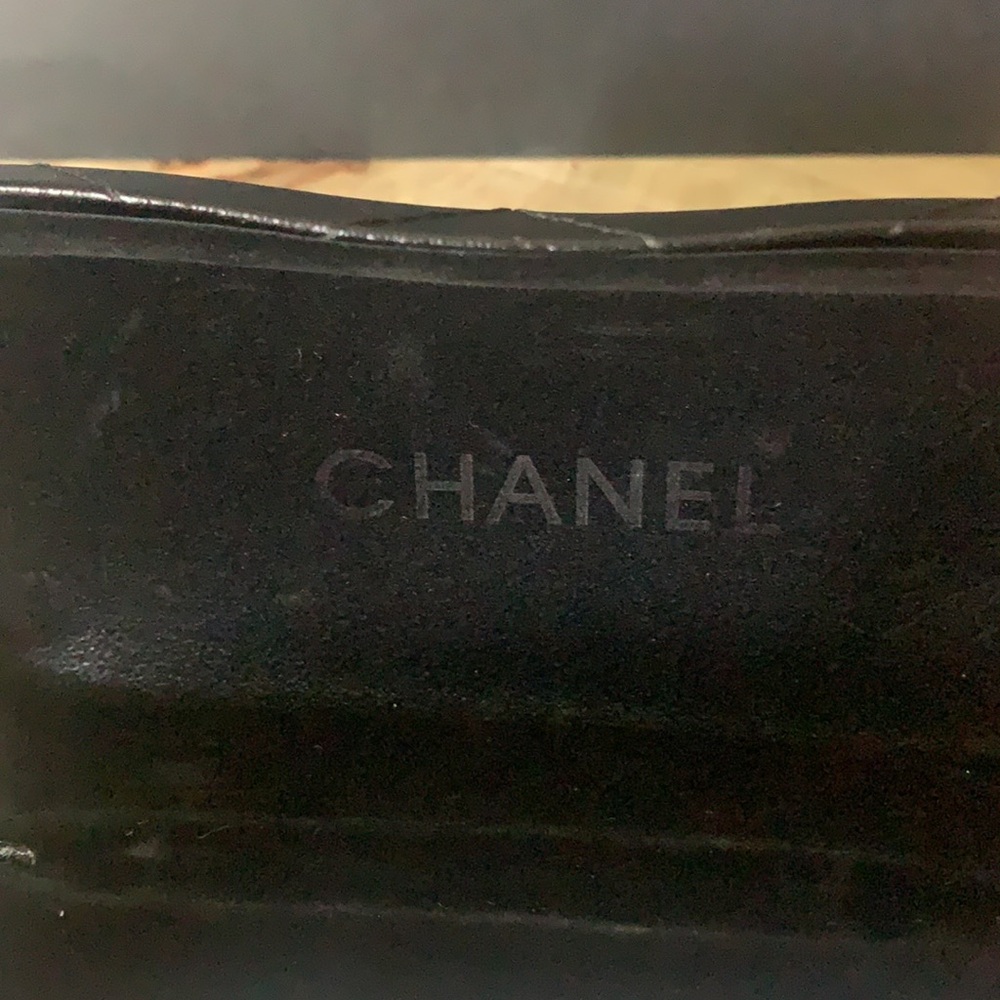 CHANEL Quilted Leather Sunglasses Case w/cleaning cloth - - Picture 8 of 9